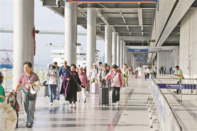 厦门邮轮母港今年首条“海丝”邮轮航线开启-新华网(图2)