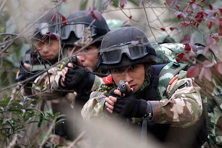 中国武警特战部队丛林演兵