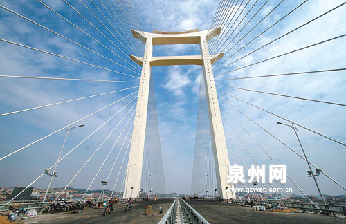 世界第一大桥通车 xin_423100515144196852312.jpg