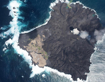 日本火山新岛航拍照