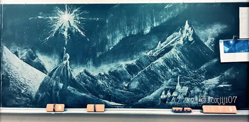 奶茶妹妹独自回其豪宅刘强东现身大使馆办签证