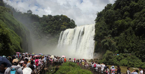 深圳7岁女童家中偷钱被90后母亲打成重伤垂危|莉莉,偷钱,母亲,昏迷状态-新华网福建