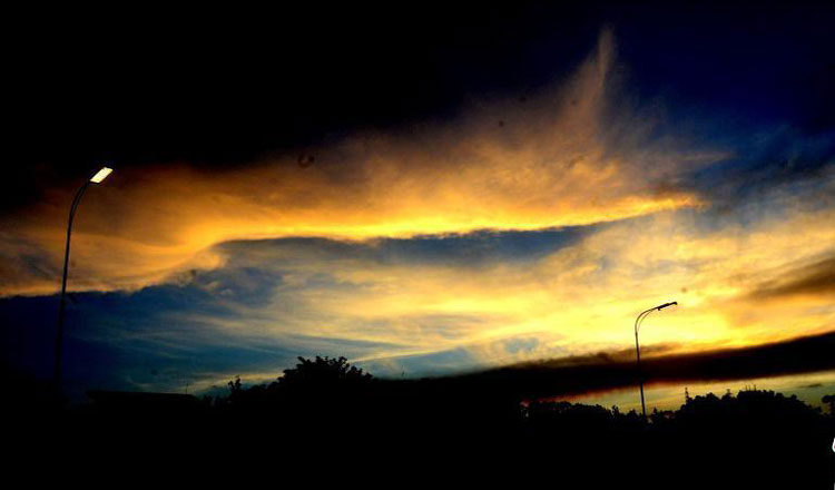 尼泊特台风逼近福建 宁德武警加固隐患河堤