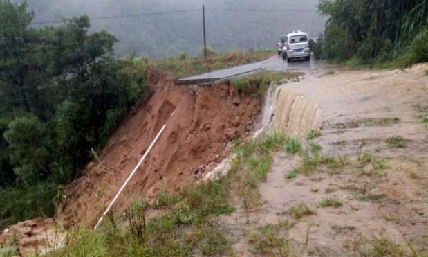 德化水口发生山体滑坡 乡村公路水毁严重