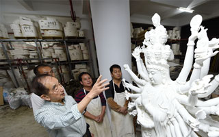 邱双炯：福建德化瓷塑艺术的坚守者