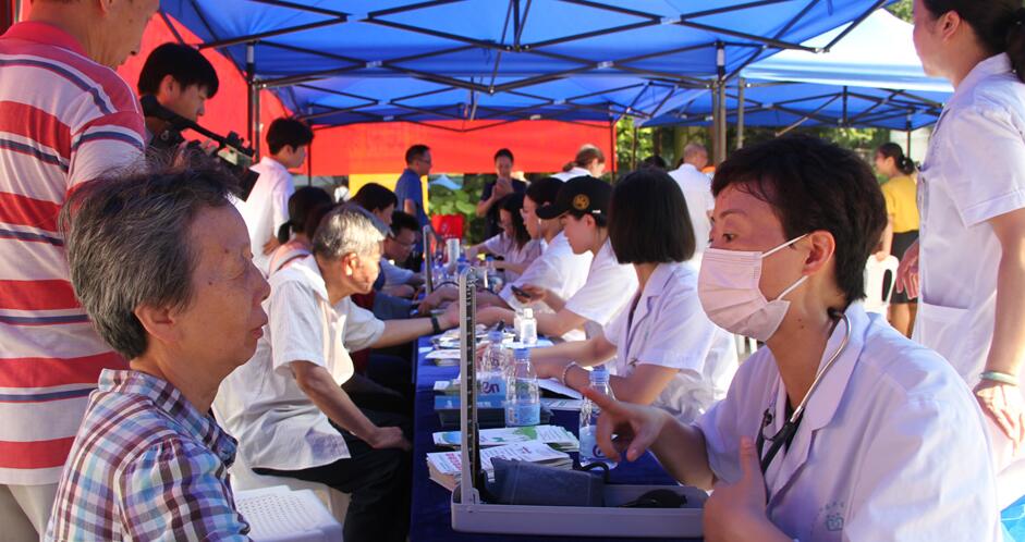 福州鼓楼喜迎首个“中国医师节”