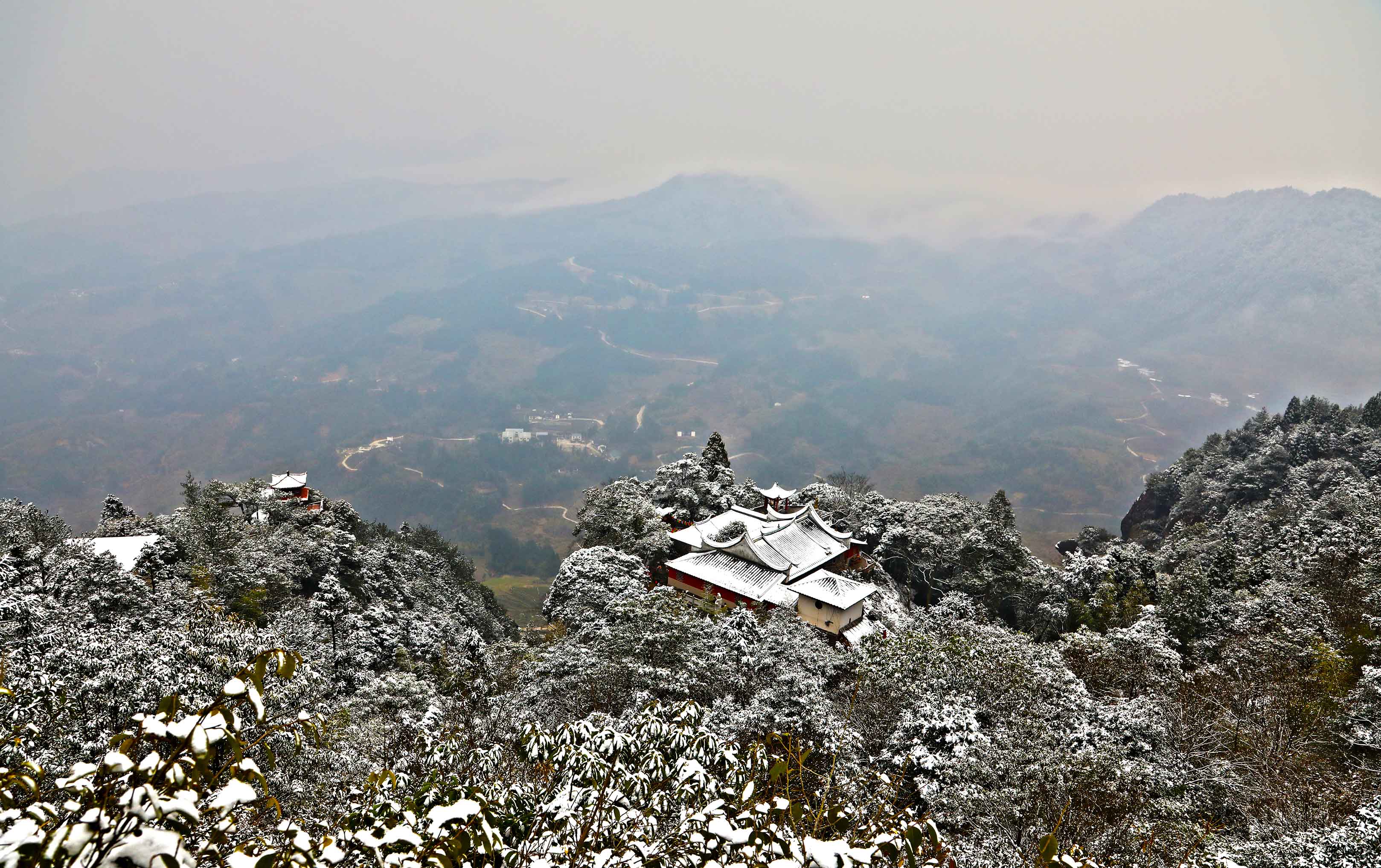 白岩瑞雪
