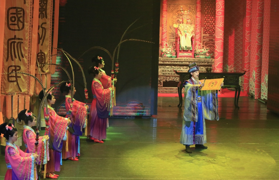 纪念海神妈祖诞辰 湄洲岛上演民俗歌舞秀