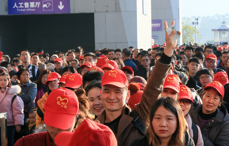 【“飞阅”中国】福建泉州：3600余人乘坐务工专列回家过年