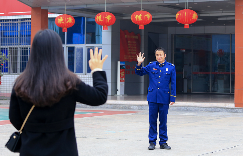 消防站里的“反向团圆”