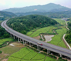 串点成线 高速路铺就致富路